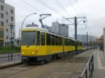 Berlin: Straenbahnlinie M13 nach Wedding Virchow-Klinikum an der Haltestelle Hohenschnhausen Hohenschnhauser Strae/Weienseer Weg.(14.5.2010)