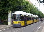 Berlin: Straenbahnlinie M1 nach Mitte Am Kupfergraben am U-Bahnhof Rosenthaler Platz.(28.5.2010)