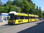 Berlin: Straenbahnlinie 50 nach Frnzsisch Buchholz Guyostrae an der Haltestelle Pankow Kirche.(5.6.2010)