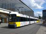 Berlin: Straenbahnlinie M4 nach S-Bahnhof Hackescher Markt am S+U Bahnhof Alexanderplatz.(28.7.2010)