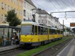 Berlin: Straenbahnlinie M4 nach S-Bahnhof Hackescher Markt an der Haltestelle Weiensee Antonplatz.(28.8.2010)