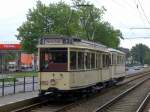 Berlin: Eine historische Straenbahn an der Haltestelle Weiensee Gounodstrae.(4.9.2010)