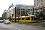 Berlin - BVG/Linie M5 - 8001 am 29.04.2009 an der Hst.