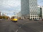 Berlin BVG SL M4 (KT4D 6087) Otto-Braun-Strasse / Mollstrasse am 26. Oktober 2012.