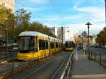 Berlin BVG SL M5 (GT8 8001) Weissenseer Weg / Herzbergstrasse am 26. Oktober 2012.