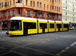 Berlin: Straenbahnlinie M10 nach S-Bahnhof Nordbahnhof am U-Bahnhof Eberswalder Strae.(14.4.2013) 