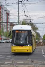 BERLIN, 01.05.2013, Wagen 4007 als MetroTram M10 nach Nordbahnhof bei der Einfahrt in die Haltestelle Landsberger Allee/Petersburger Straße