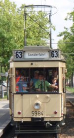 Ein historischer Berliner Straenbahnwagen, am  9.6.13 auf einer Sonderfahrt.