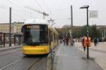 Berlin BVG SL M10 (Bombardier-GT6-12ZRK 4018) Mitte, Nordbahnhof am 16. Oktober 2014.