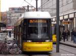 Berlin, Alexanderplatz. Am 13.11.2013 lichtete ich dort diesen Flexity der BVG ab.