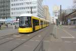 Berlin BVG SL M4 (Bombardier GT8-11ZRL 9027) Mitte, Bernhard-Weiss-Strasse / Alexanderstrasse am 12. April 2015.