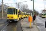 Berlin BVG SL 37 (KT4D 6061 + 6168) S Schöneweide / Sterndamm am 1. April 2015.