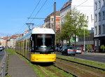 Berlin BVG SL M8 (GT8-11ERL 8002 (Bombardier 2011)) Torstraße am 22.