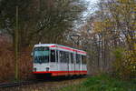 Nachschuss auf den Tw 321. Soeben hat er Papenholz verlassen und rauscht nun durch den kurzen Wldabschnitt zur Haltestelle Am Honnengraben. Zum Fahrplanwechsel und der Stilllegung zwischen Papenholz und Bochum Unterstraße wurden restlichen 1976 und 1977 gebauten M6S Triebwagen abgestellt. Nun verkehren hier neue Vario Triebwagen des Types 6xNfGlTwZR. Zwischen Crengeldanz und Witten Heven besteht nun Inselverkehr. Der Abschnitt Crengeldanz bis Unterstraße bleibt vorerst Betriebsstrecke.

Witten 30.11.2019