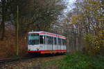 Tw330 rauscht durch den Waldabschnitt Papenholz entgegen. Zum Fahrplanwechsel und der Stilllegung zwischen Papenholz und Bochum Unterstraße wurden restlichen 1976 und 1977 gebauten M6S Triebwagen abgestellt. Nun verkehren hier neue Vario Triebwagen des Types 6xNfGlTwZR. Zwischen Crengeldanz und Witten Heven besteht nun Inselverkehr. Der Abschnitt Crengeldanz bis Unterstraße bleibt vorerst Betriebsstrecke.

Witten 30.11.2019