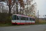 Tw332 rauscht entlang der Baroper Straße zur Haltestelle am Honnengraben. Zum Fahrplanwechsel und der Stilllegung zwischen Papenholz und Bochum Unterstraße wurden restlichen 1976 und 1977 gebauten M6S Triebwagen abgestellt. Nun verkehren hier neue Vario Triebwagen des Types 6xNfGlTwZR. Zwischen Crengeldanz und Witten Heven besteht nun Inselverkehr. Der Abschnitt Crengeldanz bis Unterstraße bleibt vorerst Betriebsstrecke. 

Bochum 30.11.2019