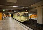 Wagen 40 der VhAG Bogestra auf der Linie 308 in der Stadtbahnhaltestelle Bochum-Hauptbahnhof (17.07.2022)