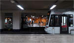 Die erste Tunnelachse in Bochum - 

Die U-Station Hauptbahnhof der Linien 308/318 und 306/316 hat Seitenbahnsteige. Die Linien 306/316 aus Wanne-Eickel wurden mittels eines neuen Tunnelabzweiges 2006 an den Tunnel angeschlossen. Die beiden anderen Bochumer Tunnelachsen liegen eine Ebene tiefer in einer viergleisigen Doppelstation.

22.08.2023 (M)