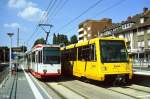 Bogestra-Tw 321 und EVAG-Tw 5222 an der (H) Buerer Strae in GE-Horst (1. August 2004). Es ist die Endstelle der Essener Stadtbahnlinie U17. Eine Gleisverbindung zwischen dem Essener und dem Bochum-Gelsenkirchener Netz gibt es aufgrund der unterschiedlichen Spurweiten hier nicht mehr.