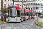 Die Stra�enbahn in der Bonner Innenstadt -     �koda ForCity Smart 2465 in der Oxford Stra�e.