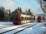 9466 als Linie 62 Richtung Dottendorf verlsst gerade den Haltepunkt Kdinghoven. 9458 als Linie 62 Richtung Oberkassel erreicht den Haltepunkt Kdinghoven.
Schnee in Bonn, das ist selten :-)
Aufnahmedatum 26.11.2010.