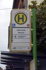 BRANDENBURG an der Havel, 29.09.2023, Haltestellenschild an der Straßenbahnhaltestelle Ritterstraße/Museum (Linie 6)