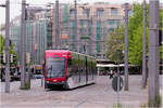 Zwischen �berdimensionierten Masten - 

... f�hrt Solaris Tramino 1465 als Linie 3 zur Weststadt durch den Bohlweg und wird gleich die Haltestelle Schloss erreichen.

Braunschweig, 03.05.2026 (M) 