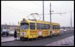 Düwag Tram 7752 der Linie 5 am 5.4.1989 vor dem Hauptbahnhof in Braunschweig.