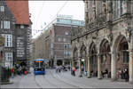 An den Rathaus-Arkaden -    Ein GT8N der Bremer Straßenbahn am dortigen Rathaus.