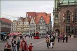 Die Straßenbahn stört -

... weder das historische Stadtbild noch die Passanten auf dem Marktplatz der Hansestadt Bremen. Rechts das Rathaus.

24.08.2012 (M)