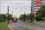 Im Außenbereich der Stadt -    Von den Motiven her sind die Straßenbahnstrecken in den Vororten nicht so ergiebig, wie in den engen Innenstädten.
