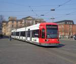 Wagen 3135 vom Typ GT8N-1 als Linie 1 Bf.Mahndorf am Hauptbahnhof, 29.03.14