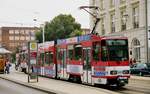 02. August 2003, Cottbus, Tw 149 der Straßenbahn, unterwegs auf der Linie 3, hält auf der Berliner Straße vor dem Gebäude der Post. Scan vom Color-Negativ.