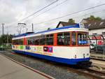 HEAG mobiTram ST7 Wagen 25 am 07.10.17 in Darmstadt Kranichstein. An diesen Tag fuhr die Linie 120 zum Jubiläum der HEAG (120 Jahre) mit Blumensträußen an der Front