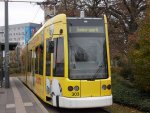 NGT6DE - DVG Wagen 303 als Straßenbahnlinie 3 Junkerspark am Dessauer Hauptbahnhof, 10.11.12