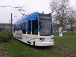 Einer der ersten Niederflur-Triebwagen fr die Dessauer Verkehrs GmbH (DVG) whrend einer Probefahrt, aufgenommen am 13.3.02 in der Nhe des Hauptbahnhofes.