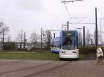 Ein neuer Niederflur-Triebwagen der DVG, aufgenommen whrend einer Testfahrt am 13.3.02 in der Wendeschleife am Dessauer Hauptbahnhof.