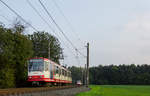 B-Wagen 361 der Dortmunder Stadtwerke erreicht am Nachmittag des 24. September 2017 im Zuge der Linie U47 die niveaugleiche Gleiskreuzung zwischen der Strecke der Stadtbahn und der DB in Dortmund-Obernette.