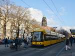 Dresden, Dr.-Külz-Ring. SachsenTram NGT8DD-ER #2723 als die Linie 12 nach Leutewitz wartet auf Abfahrt von der Haltestelle Prager Straße. Die Aufnahme stammt vom 13.02.2018. 