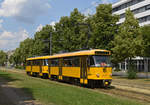 Dresden     Tatra T4D 214 218 + 244 034 als Linie 8 in der Albertstraße, 08.06.2018 