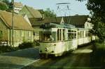 21.10.1984 Auch das ist Vergangenheit: Im Oktober 1984 fährt die Straßenbahn noch auf der engen, hügeligen und kurvigen Pillnitzer Landstraße.