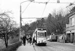 08.04.1985. Die Stunden für die Straßenbahnverbindung über das  Blaue Wunder  nach Pillnitz sind gezählt. Ab 9. April ist diese Brücke für Straßenbahnen gesperrt. In Niederpoyritz wird die Bahn bis zuletzt noch rege genutzt.