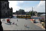 Niederflurgelenktriebwagen NGT6DD Der DVB In Dresden Verlsst Den Theaterplatz Richtung Augustusbrcke Im Hintergrund Sieht Man Die Semperoper 25.08.07