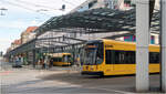 Fast im rechten Winkel -

... kreuzen sich die Straßenbahnstrecken an der Haltestelle Postplatz. Hier mit Blickrichtung zum Haltestellenteil in der Wilsdruffer Straße. Beide Haltestellenteil wurden aufwändig überdacht.

22.03.2023 (M)