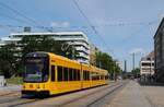 Dresden: NGTD12DD 2838 ist bereits im neuen  Spardesign  unterwegs, bei dem aus Kostengr�nden auf die Lackierung des olivbraunen Fensterbandes verzichtet wurde. (Wallstra�e, 08.06.2026)
