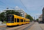 Dresden: NGTDXDD 2906 als Linie 3 in der Wallstra�e auf dem Weg nach Cosch�tz. (08.06.2026)