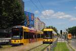 Dresden: NGTD12DD 2824 der Linie 7 nach Gorbitz und NGT8DD 2718 der Linie 3 zum Wilden Mann begegnen sich in der St. Petersburger Stra�e an der Haltestelle Walpurgisstra�e. (08.06.2026)