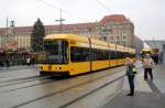 Die Linie 1 nach Prohlis verlsst am 29.11.08 den Haltepunkt Altmarkt.