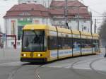 Dresden - Strassenbahn Nr.2504 unterwegs auf der Linie 4 am 10.12.2008