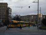 Eine NGT und eine Tatra-Bahn am Albertplatz in Dresden